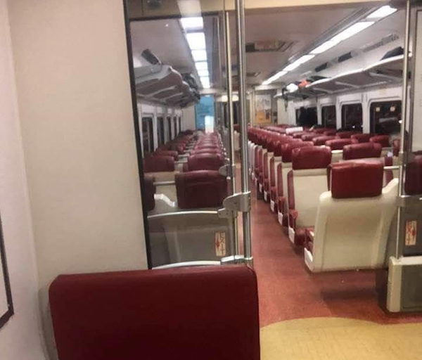 뉴욕 전철 안의 모습. 2020년 3월 14일 