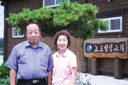 장국진 목사 ┃ 장국진 목사는 홍성 고도교회(기성, 충서지방)시무 후 은퇴한 명예목사로 젊은 시절 갈산교회 초대장로로 일하다가 40이 넘은 나이에 목회를 시작하여 마온교회와 목양교회를 섬기고 고도교회 7대 담임자로 부임했다. 이 후 고도교회는 부흥과 안정을 이루고 2009년 통나무로 아름답게 새 예배당이 세워 지역에서도 아름다운 교회로 더욱 알려졌다