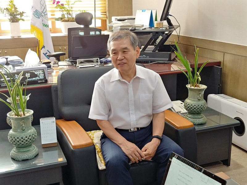 조규철(안산동산고등학교, 교장) / 고려대학교 교육대학원(영어전공) 석사, Midwest University Leadership 박사, 고려대학교 교우회 상임이사(현), Midwest 대학교 상임부회장(현), 기독교학교연맹 이사(현), 반월신문 교육칼럼(2018), 안산교육신문 교육칼럼(2019)