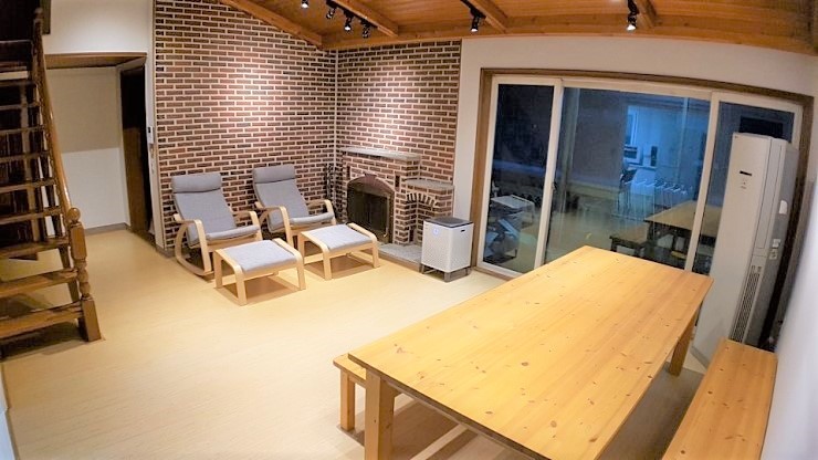 봄날 1호점 거실