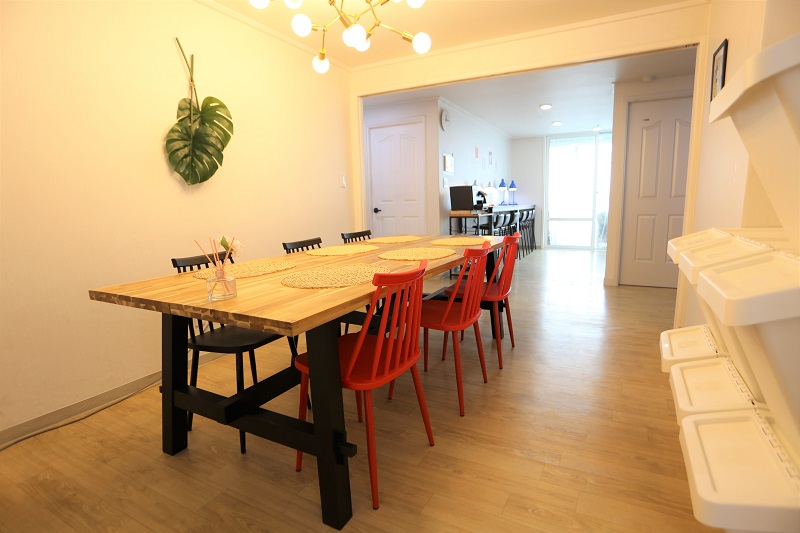 봄날 5호점 거실