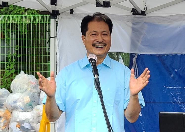 임명희 목사 / 영등포 노숙인의 대부로 알려진 임명희 목사(광야교회 담임)는 아세아연합신학대학, 합동신학대학원대학을 나오고 예장(합신) 광야교회 개척 후 34년째 목회하고 있으며, 교회 법인을 설립하여 무료급식소, 홈리스쉼터, 쪽방상담소, 돈키호테까페, 엘레오스치료원 사역을 이어오고 있다.