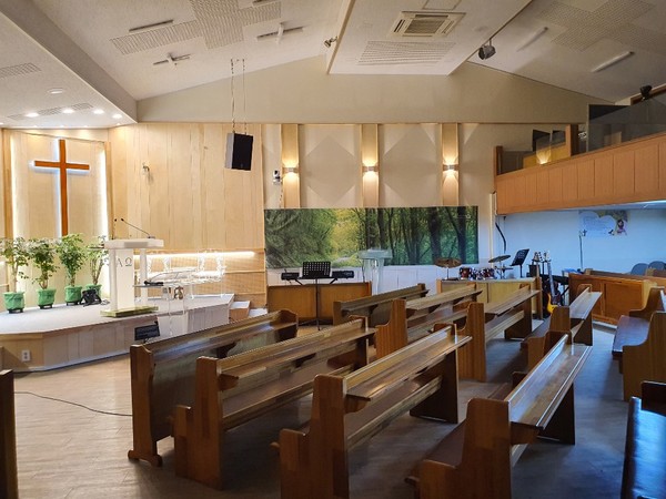 본푸른교회 본당 리모델링을 김수목사님이 하셨다.