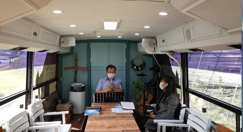 차량 후면-예배당 강대상 쪽