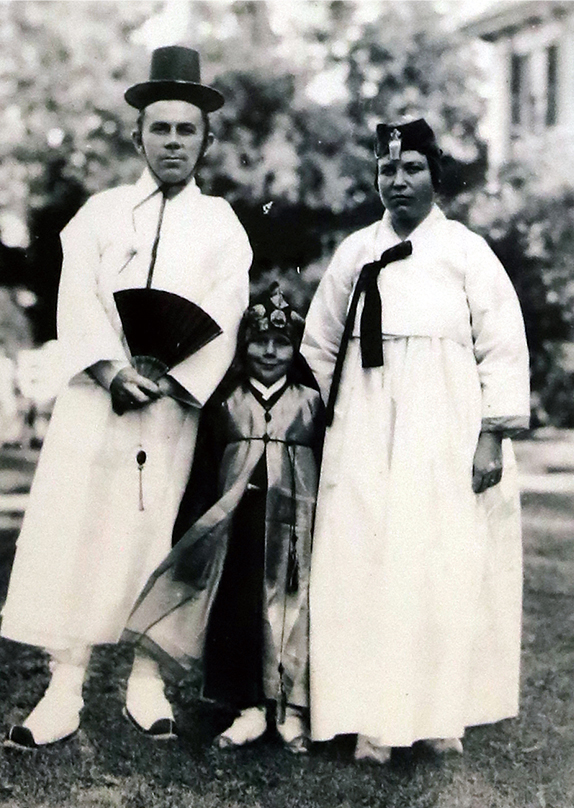 Horace Grant Underwood and his wife Lillias, and their son, Horace Jr.