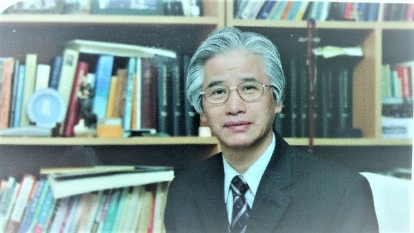 청산 김진두목사, 강원도출생, 감신대졸업, 잉글랜드 브리스톨대학교 철학박사, 감신대총장, 감신대석좌교수, 웨슬리목회연구원 원장. 저서로는 웨슬리의 실천신학, 웨슬리의 뿌리, 역서로는 존 웨슬리와 감리교의 부흥, 웨슬리 설교 전집 등 다수가 있다.