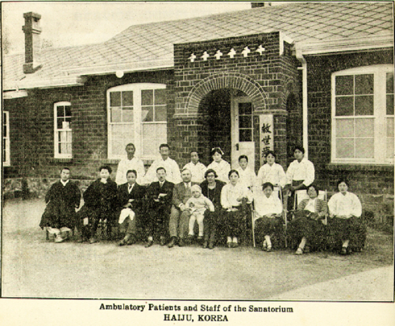 셔우드 홀 선교사와 구세병원 의료진 일동