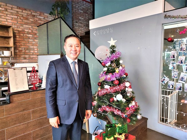 최원영목사, 본푸른교회담임, 본레럴드대표, 변화산기도원(춘천)협력원장, 서울신대신학박사 등.