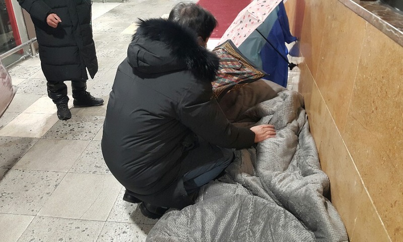 임명희 목사와 야간순찰조의 활동 장면