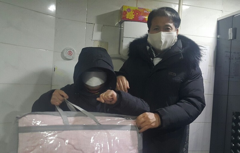 임명희 목사와 야간순찰조의 활동 장면