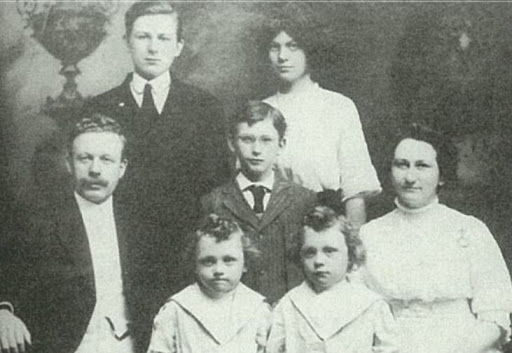 윌리암 아서 노블(Noble, William Arthur,1886~1956) 매티 윌콕스 노블(Mattie Wilcox Noble,1872∼1956)과 가족