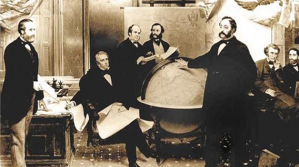 조약체결장면, 앉아 있는 분, 쉬어드, 지구본에 오른손을 올려놓고 서 있는 분이 스테클 러시아 주미공사