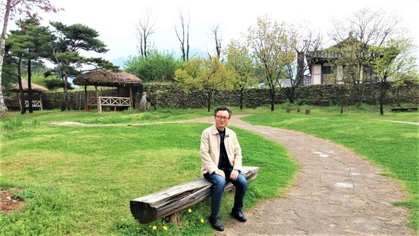 임승훈 목사 - 월간목회편집부장 역임, 한국성결신문 창간작업 및 편집부장역임, 서울신학대학교총동문회 출판팀장, 위대한맘 인천한부모센터 대표, 설교학 신학박사(Th,D), 더감사교회 담임