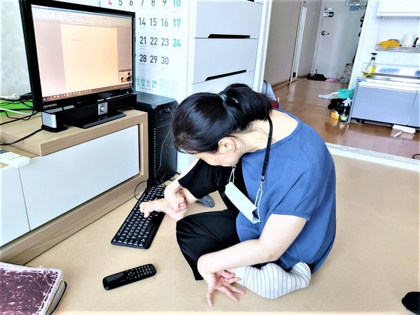 발로 시를 쓰는 뇌성마비 무명시인 이명호