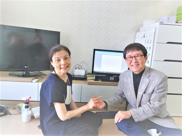 이명호시인(좌), 김석균목사(우)