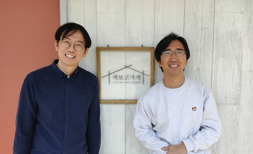 왼쪽 황인성 목사, 오른쪽 백흥영 목사