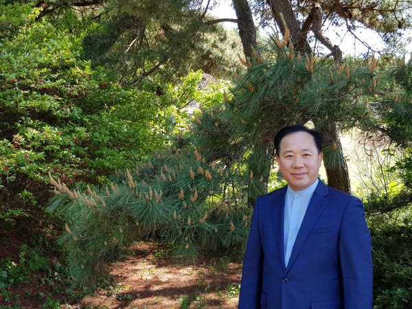 최원영목사, 본푸른교회담임, 본헤럴드대표, 서울신학대학교신학박사, 춘천변화산기도원협력원장. 등