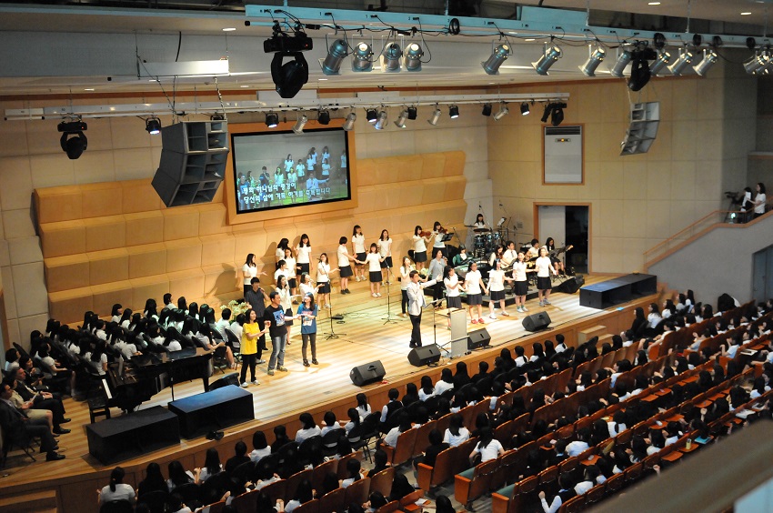 숭덕여고의 채플 및 모든 예배는 학생들의 자발적 참여와 기쁨이 넘치고 있다