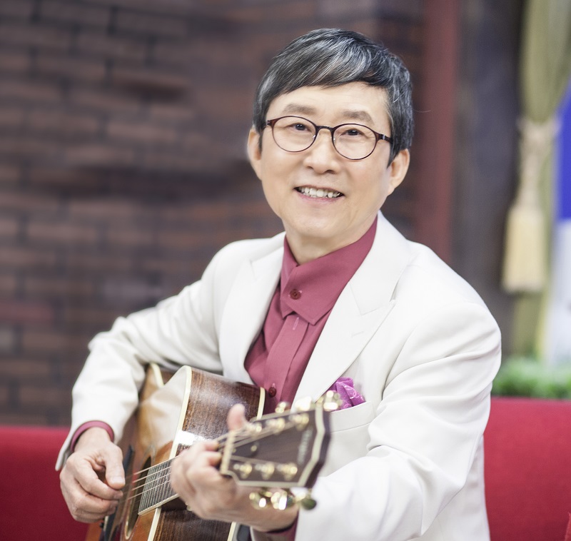 김석균 목사는 "고난을 뚫고 나가는 찬양이 진짜 내 찬양"이라고 고백한다.