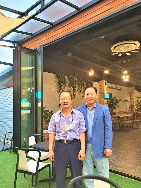  공춘택 선교사(좌, K국선교사, 자륵선교센터 이사장,), 최원영목사(우, 본헤럴드대표, 본푸른교회담임)