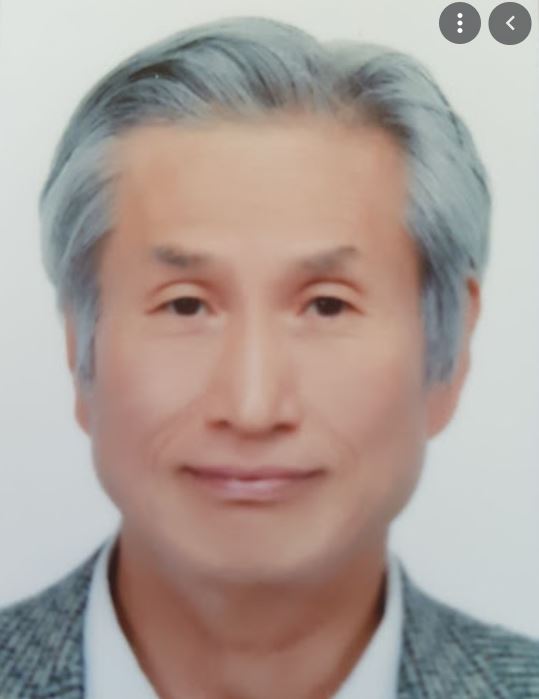 모세바울 손 / 한국평화학회장 (Prof.Dr.), 광주고 졸, 총신대 졸(B. A), 독일레겐스부르크대학 졸업(M.. A), 독일 부퍼탈 신학대학원 졸업, 독일 퀼른 대학 본대학, 튀빙겐 대학에 M. A, Th.M, Ph. d, Th. 수료총신대, 총신대신대원, 한세대목대원, 중부대학, KC대 외래교수, 한국평화학회 회장, 동서남북 평화재단 대표 등