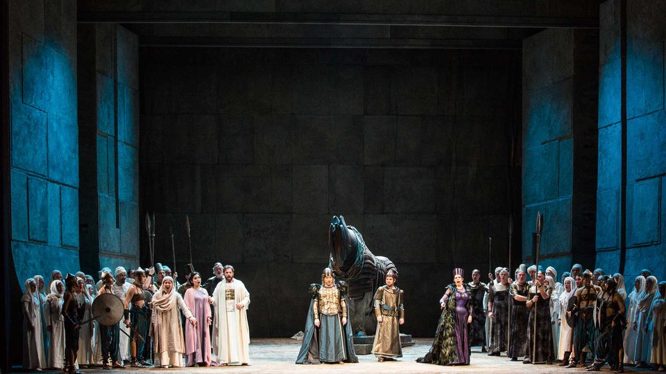 Nabucco di Giuseppe Verdi: domani la “prima” al Teatro Verdi di Trieste / 베르디의 나부코 중 첫 장면