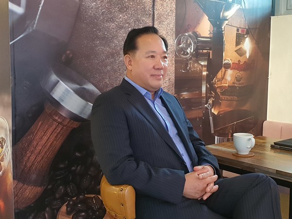 최원영목사, 본푸른교회담임, 본헤럴드발행인, 변화산기도원협력원장(춘천), 서울신학대학교신학박사. 등