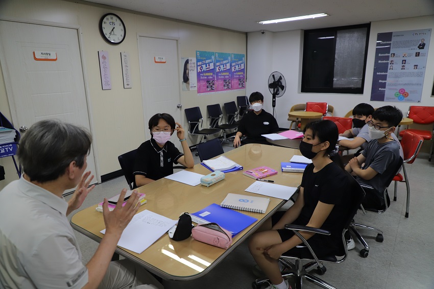 양순철 교수가 이끄는 통합인지발달교육 한 장면