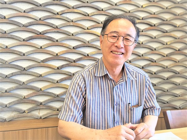 문철영 목사, 연세대학교 신과대(B.A), 본대학원 Th.M, 및 신학전공 Ph.D 취득, 연세대 연합신학대학원 겸임교수 역임, 호서대학원 강사역임, 노량진교회 부교역자 역임, 대한예수교장로회(통합) 인천노회 제 37대 노회장역임, 수정교회 담임목사(1989. 6. 20~ 현재까지)