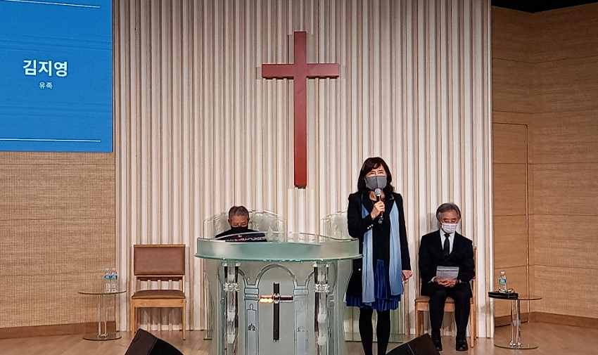 유족대표 인사 및 연주 김지영 교수