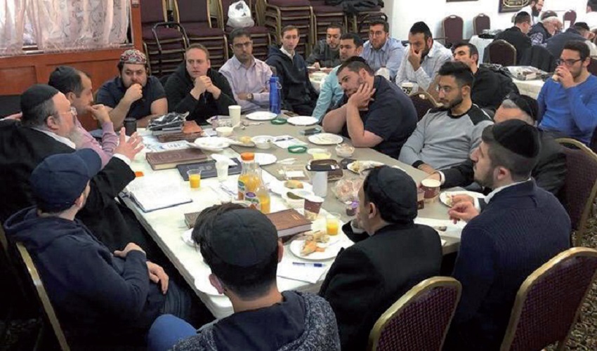 베이트 미드라쉬(배움의 집, 가르침의 집) 출처: Chazaq Beth Midrash: Training The Future Leaders Of The Community