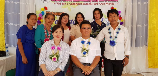 성도들과 함께하는 문주연선교사