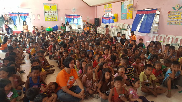 바세코의 모여든 유치원생들