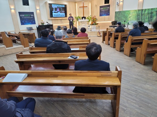 장소: 본푸른교회 3차 세미나 모습