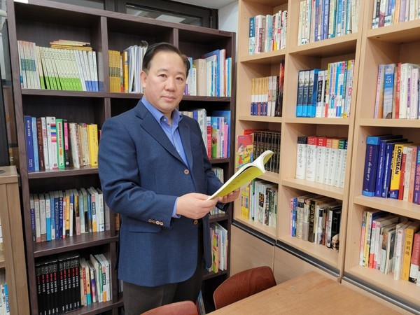 최원영목사, 본푸른교회담임, 본헤럴드대표, 변화산기도원협력원장(춘천), 서울신학대학교신학박사, 등