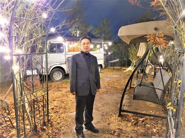 최종철 목사, 큰 기쁨교회담임,  큰기쁨치매예방학교교장, 성결대학교 기독교교육학과, 서울신학대학교신학대학원, 나눔과 기뿜 인천연수 지부장 역임, (사)온해피복지분과위원장, 한국외국인선교회 연수지부장.