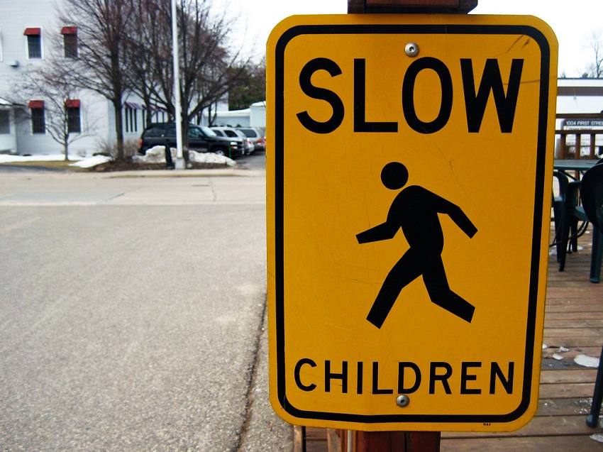 소중한 생명을 보호하기 위해 천천히 달리 듯 소중한 것을 다시 살피는 마음으로 천천히 나가자