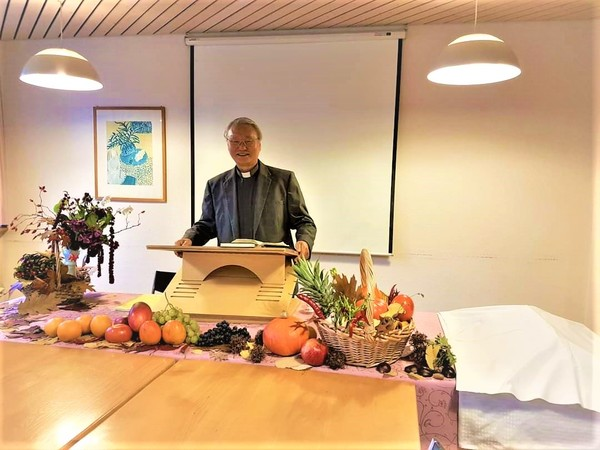 김정효목사,983년 2월 스위스 사역시작, 취리히 중앙교회, 바젤한인교회, 인터라켄 쉼터교회 담임. 총신대학교신학 대학원졸업,  스위스한인교회 홈피 www.koreanchurch-swiss.com 