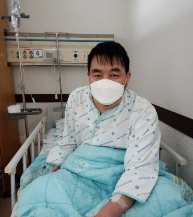 위급한 순간은 넘겼으나 앞으로 재활치료가 걱정된다