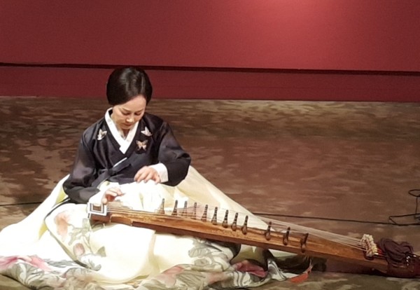 이명일권사, 가야금