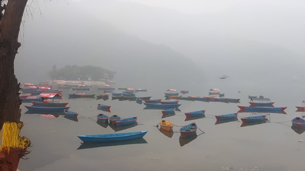 안개낀 페와호수!