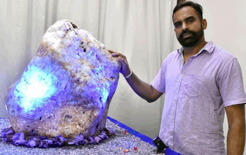 The world’s largest single natural corundum (blue sapphire) which is named 'Queen of Asia' was displayed at the owner's residence in Horana. The owner, Chamila Suranga Pannilaarachchi, told the media that several local businessmen have offered US$100 million for this corundum