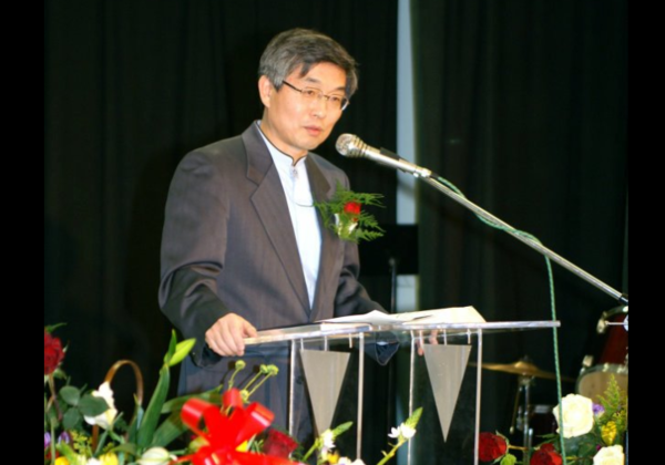 허천회 목사, 토론토 말씀의 교회 담임, 서울신학대학교 신학과, 장로회신학대학교 신학대학원, 토론토대학교 낙스신학대학(Th.M.Th.D) 동 대학 겸임교수, 웨슬리 신학 강의.  저서로는 [예수운동은 청년메시아 운동이다] ,[리더 리더], [리더수업], [웨슬리의 생애와 신학] 등