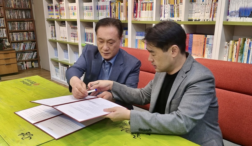 사단법인 한국복지목회협의회 장윤제 대표(왼쪽)와 플랜잇코리아 엄태훈 대표(오른쪽)