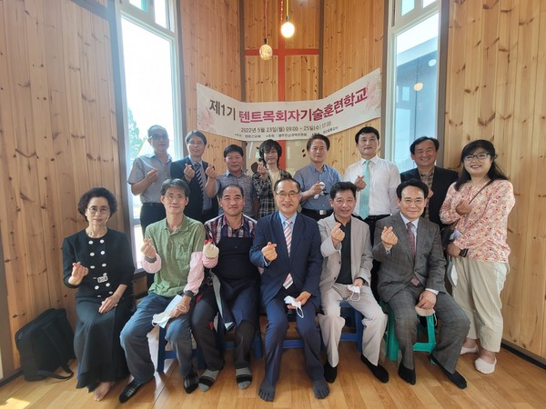 개강예배를 마친 뒤 기념 촬영