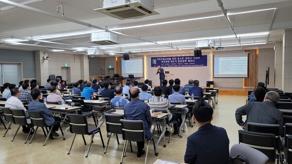 장윤제 목사는 “현재 한국교회의 교회문화의 근본적인 문제는 주일문화이다”고 지적하고 “이제 한국교회의 방향은 주중문화로 바뀌어야 한다. 지금은 평생학습 지식사회이다. 교회는 선제적으로 작은도서관을 통한 지역사회 열린 학교를 지역거점 플랫폼으로 확보해야 한다”고 역설했다.