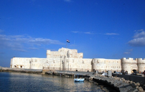 이집트의 항구도시 알렉산드리아 등대가 있던 자리에 15세기에 건설된 카이트베이 요새