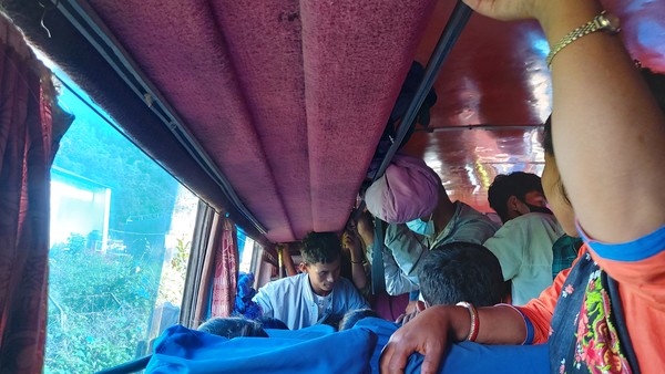 나가르곳행 버스안에서