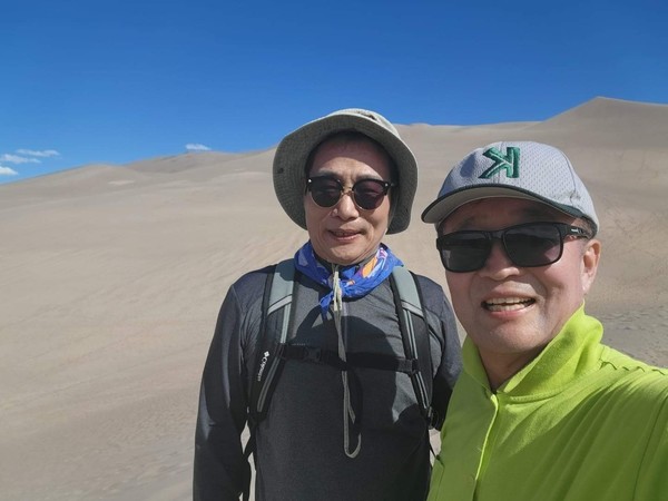 그레잇 샌드 둔스 국립공원_정준모 박사(필자, 좌), 김선웅박사(우). 