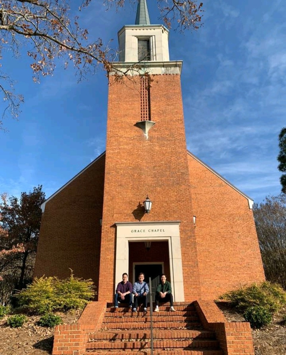 필자와 두 아들, 두 아들 모두 미국 신학교 졸업